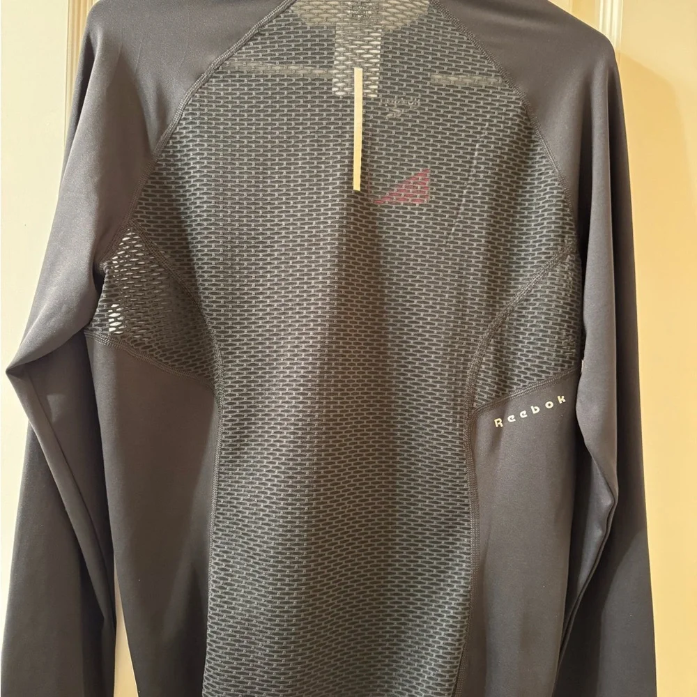 NWT Reebok part Mesh Black Performance Top Size Large - Picture 5 of 8